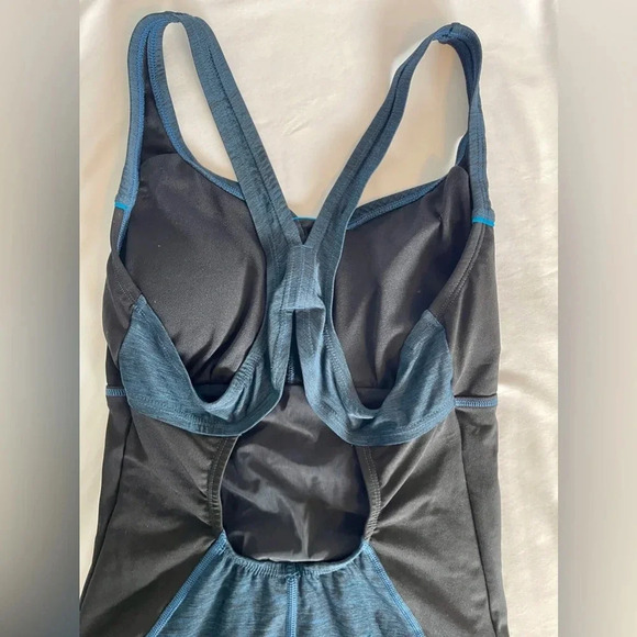 Speedo Women's One Piece Swimsuit - Picture 5 of 6